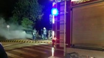 Casa de madeira é consumida pelo fogo no Bairro XIV de Novembro; Dois caminhões dos Bombeiros foram mobilizados