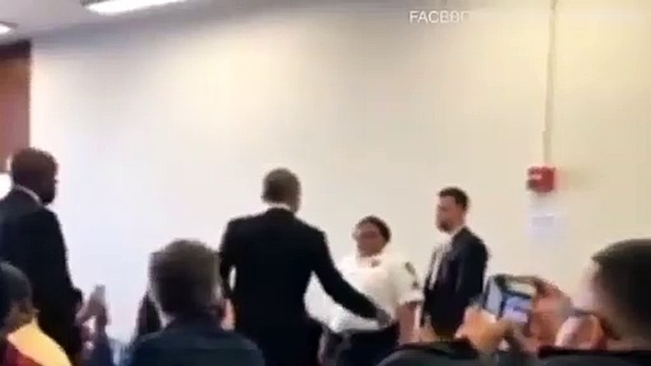 Obama juri em tribunal