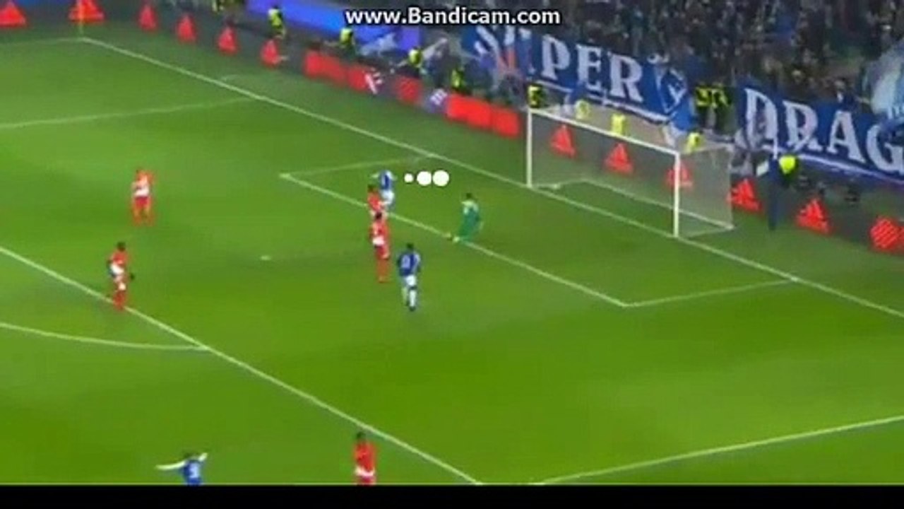 Golo de Alex Telles