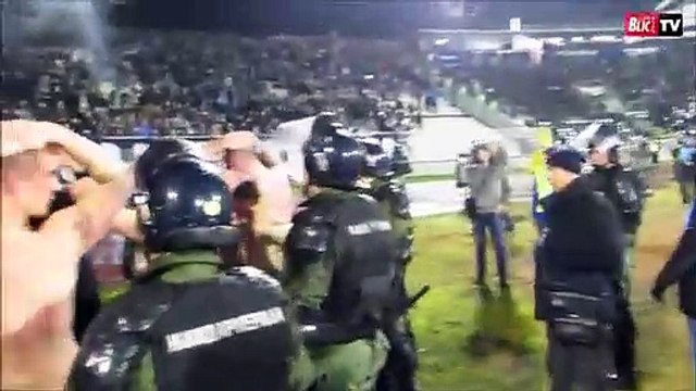 Confrontos entre adeptos do Partizan e Estrela Vermelha