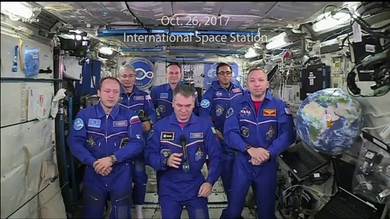 Papa conversou com astronautas da Estação Espacial