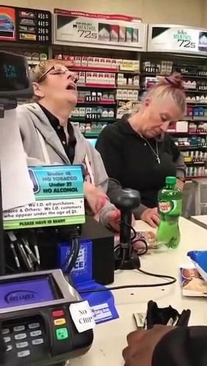Funcionárias drogadas atendem cliente