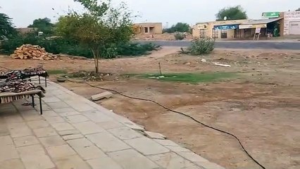 Video: घर के बाहर सो रहे चार जनों पर गिरा बिजली का तार और फिर..