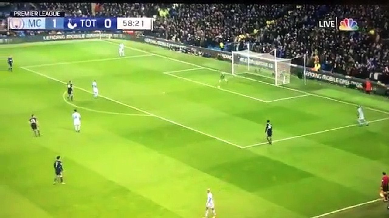Passe incrível de Ederson