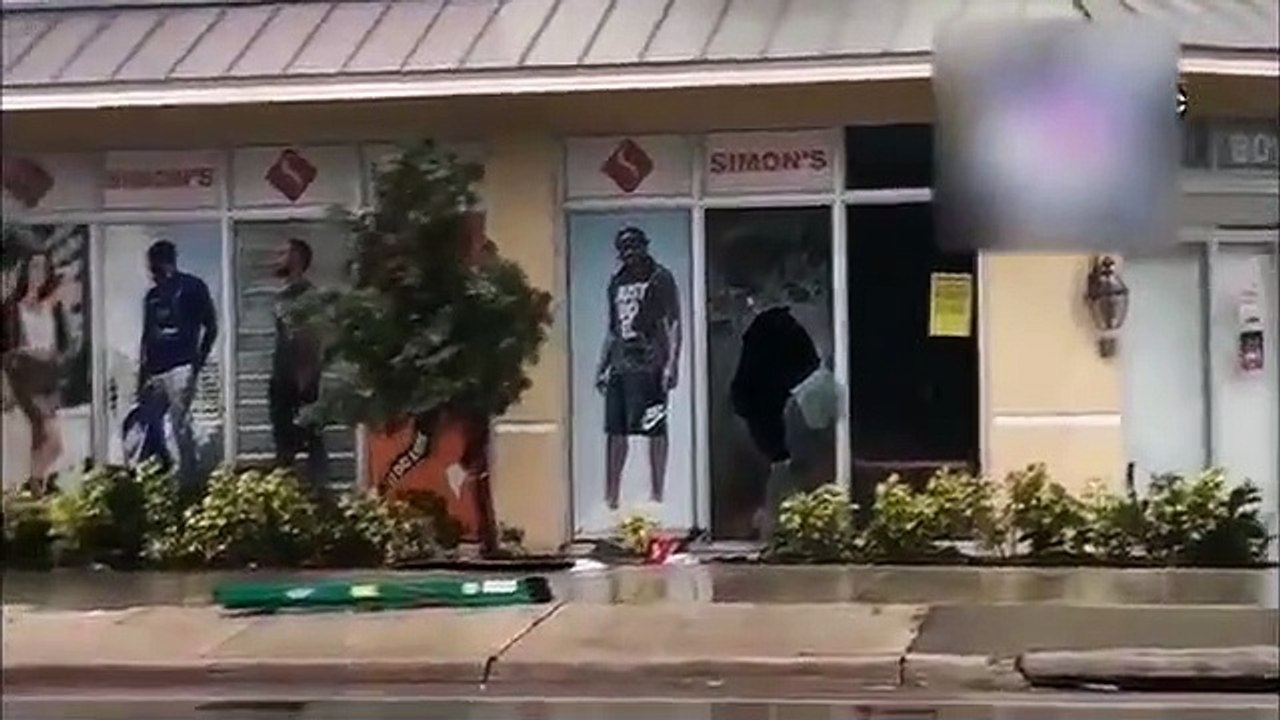 Ladrões estão a aproveitar estragos do furacão Irma para fazer assaltos