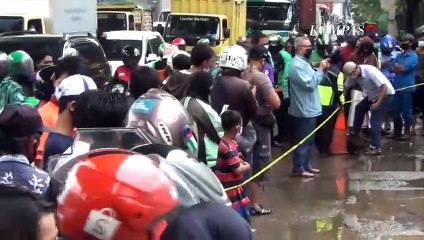 Petugas PPSU Temukan Jasad Wanita Terbungkus di Pinggir Jalan Raya Bekasi