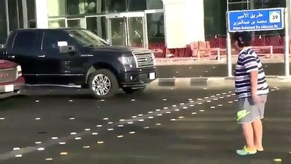 Jovem de 14 anos detido na Arábia Saudita após dançar Macarena na rua