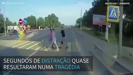 Mãe salva bebé  de ser atropelado por um caminhão