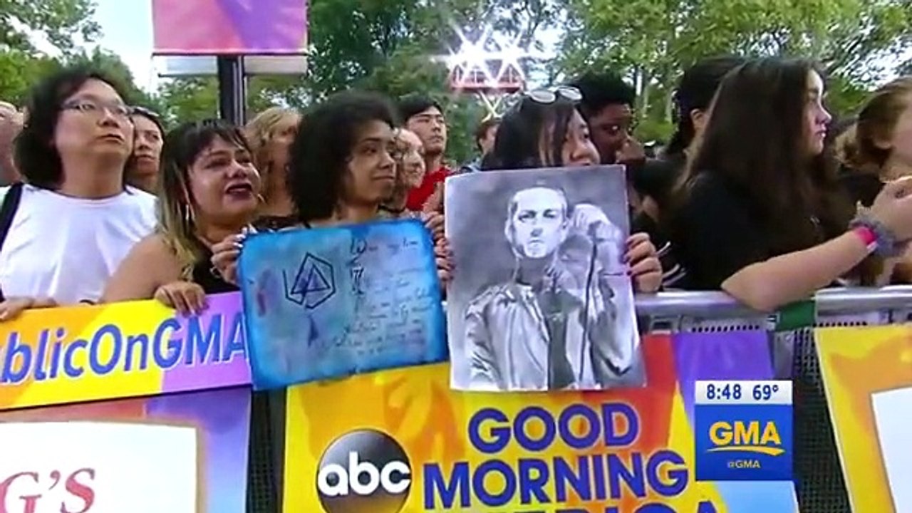 Filha de Chris Cornell canta 'Hallelujah' para homenagear o pai