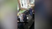 Homem armado com três facas de mato detido em autocarro em Londres