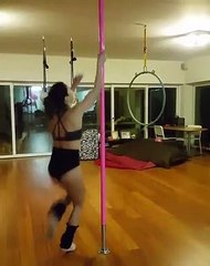 Dânia Neto volta a exibir excelente forma física no varão