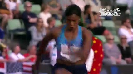 Atleta nigeriana perde a peruca no salto em comprimento
