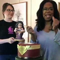 Oprah Winfrey organiza festa temática em homenagem à Mulher Maravilha