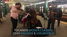 Artistas tocam música clássica no metro de Nova Iorque