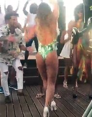 Luciana Abreu mostra como se abana o ‘bum bum’