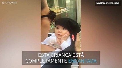 Como a voz de uma mãe canta e encanta uma criança