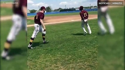 Será este o cumprimento mais elaborado de sempre?