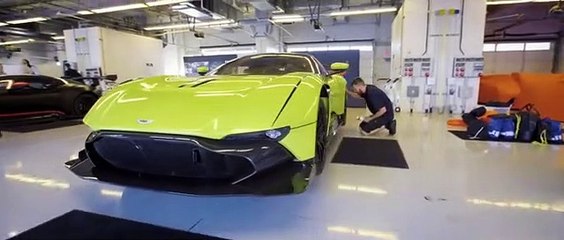 Quando sete Aston Martin Vulcan se juntam, só pode dar... 'erupção'