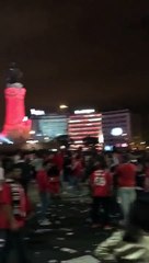 O Marquês parou para cantar... 'Amar pelos Dois'