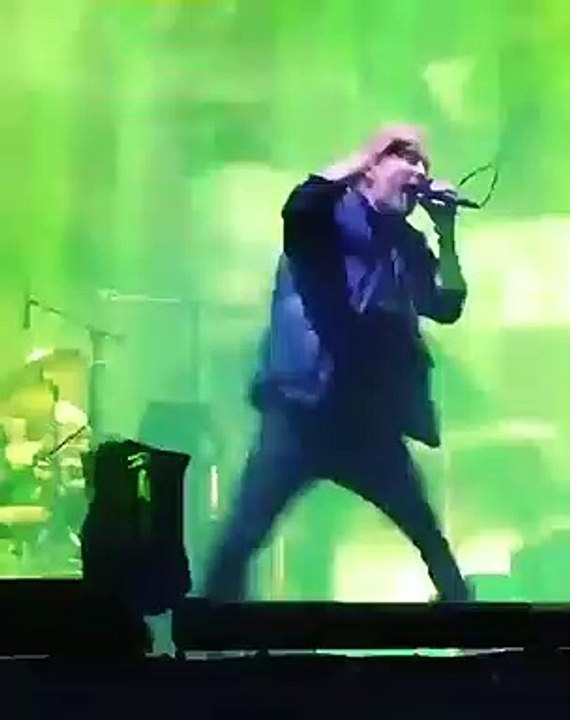 Acha que o vocalista dos Radiohead sabe dançar Reggaeton? Veja o vídeo