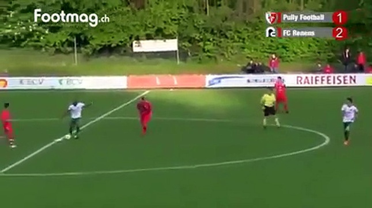 Este é provavelmente o auto-golo mais bonito da história do futebol