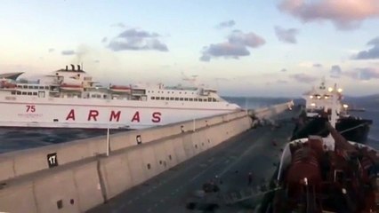 Vídeo mostra momento em que ferry embate contra cais nas Canárias