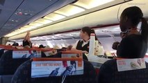 Gestos estranhos dos assistentes de bordo da EasyJet