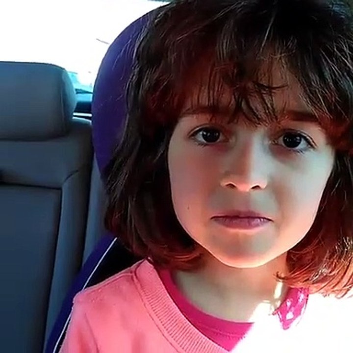 Porque é que a filha de António Raminhos não sorri neste vídeo?