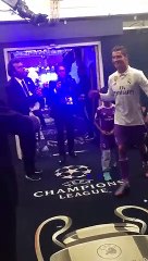 Ronaldo recebe visita especial após final da Champions