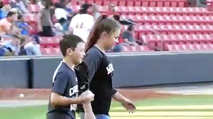 Pai surpreende filhos em jogo após seis meses em missão no estrangeiro