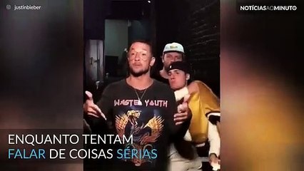 Justin Bieber faz pegadinha com seu staff