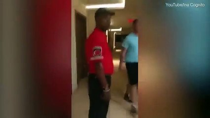 Pais 'perdem a cabeça' depois de filhos ficarem presos em elevador