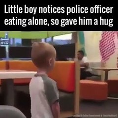 Um almoço solitário e um abraço. O momento ternurento do dia