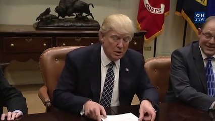 "Não se pode fazer erros". Logo de seguida, Trump comete gaffe em direto