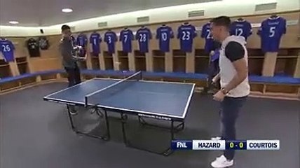 Até com as mãos, Hazard deu uma lição a Courtois