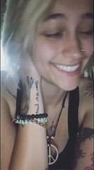 Paris Jackson foi criticada por ter pelos nas axilas. Eis a resposta