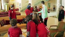 Crianças realizam sonho de conhecer Ronaldo