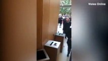 Gravado momento de pânico dentro do Parlamento após ataque em Londres