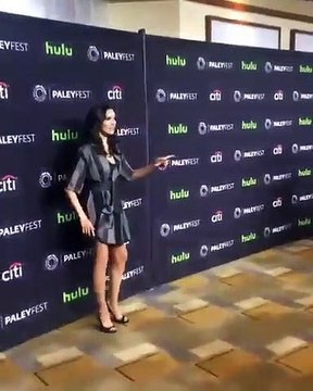 Daniela Ruah brilha em evento e deslumbra fãs