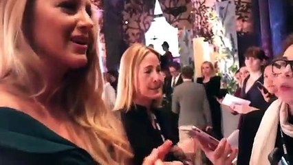 Blake Lively mostra o seu desagrado após pergunta sexista de repórter