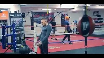 Conor McGregor já treina boxe