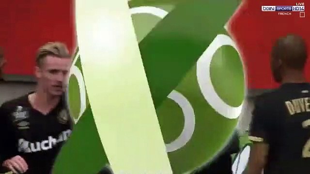 Jogador passa por 3 adversários