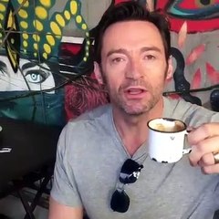 No Brasil, Hugh Jackman surpreende a falar em português