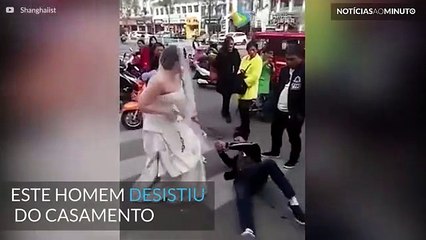 Noivo é algemado e arrastado para o altar por noiva