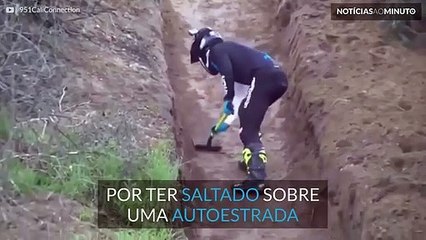 Saltou uma autoestrada de mota nos EUA