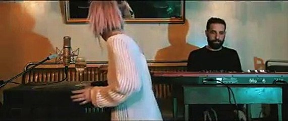 "Perdeu a cabeça", gravou versão de música de Romana e encantou