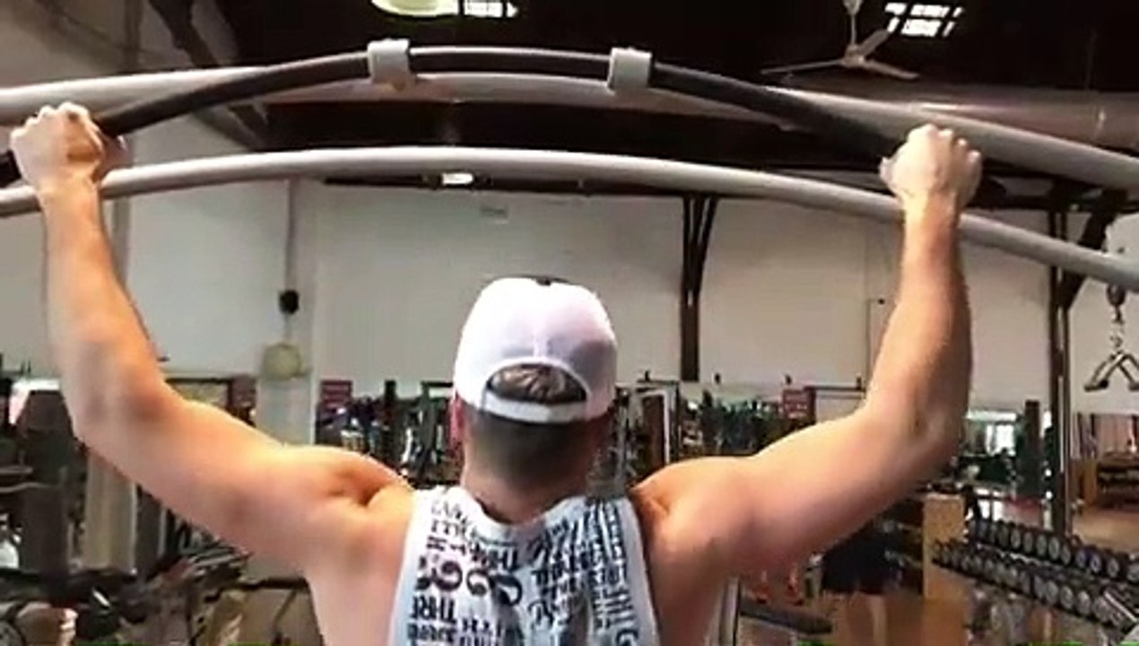 Vídeo: Mickael Carreira faz ‘batota’ em treinos físicos