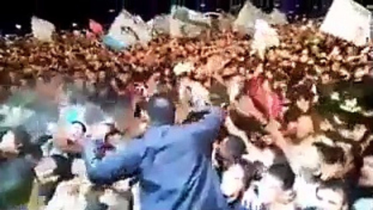 Concerto com excesso de pessoas acaba com mortos e feridos