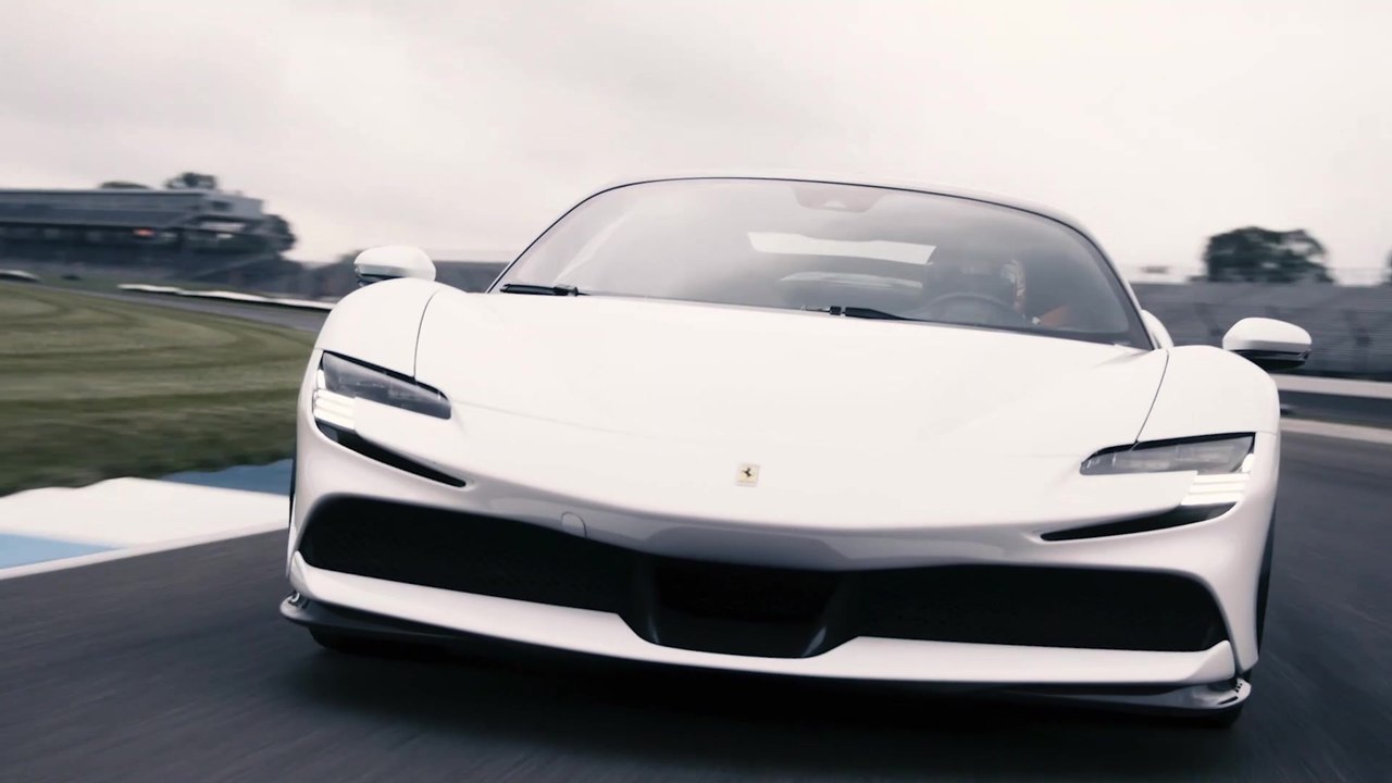 Ferrari SF90 Stradale stellt neuen Rundenrecord für Serienfahrzeuge am Indianapolis Motor Speedway auf
