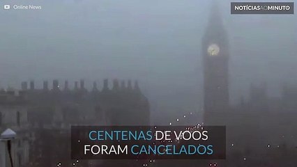Nevoeiro intenso cobre as ruas de Londres